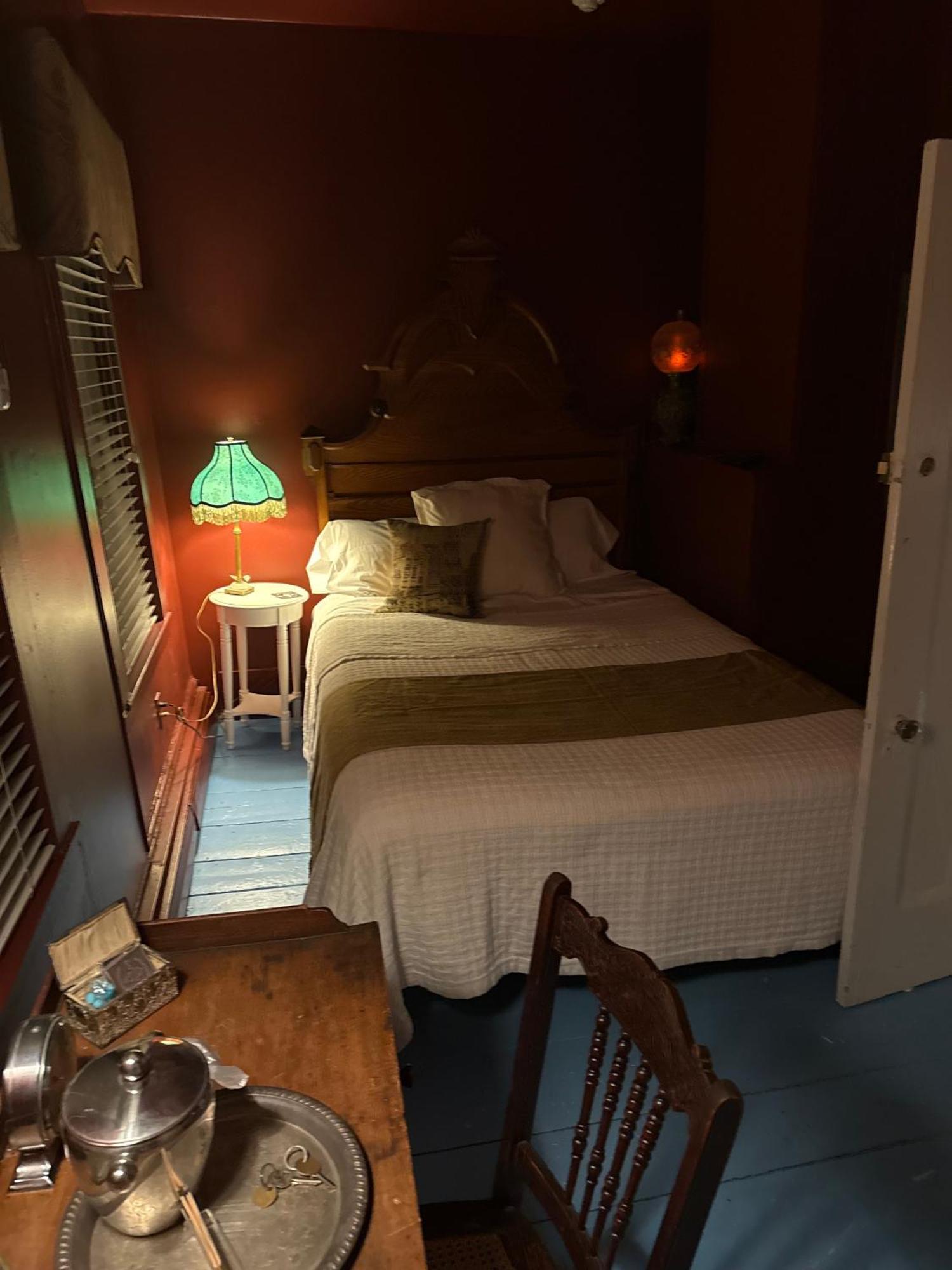 The Gaslamp Bed And Breakfast Provincetown Exterior photo